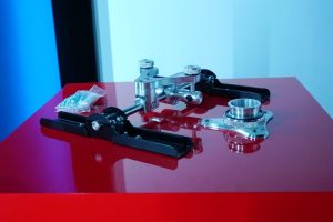 Future Automation PM Uni Beamer-Deckenhalterung aus eloxiertem Aluminium für die präzise Projektormontage