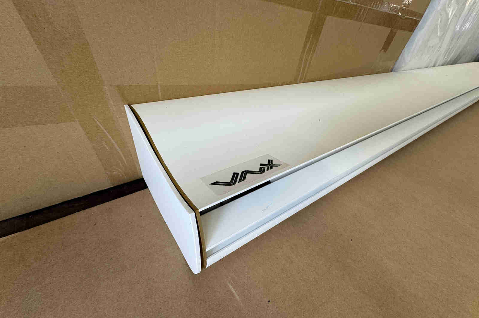 VnX Atlantis Multiformat 224cm Motorleinwand