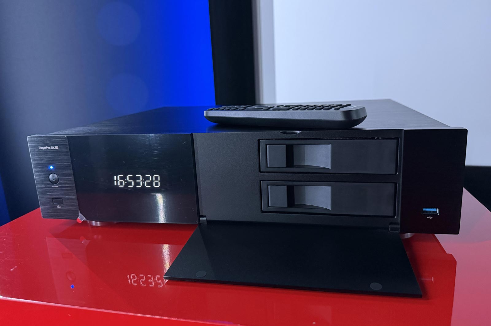 R_volution Player Pro 8K TV