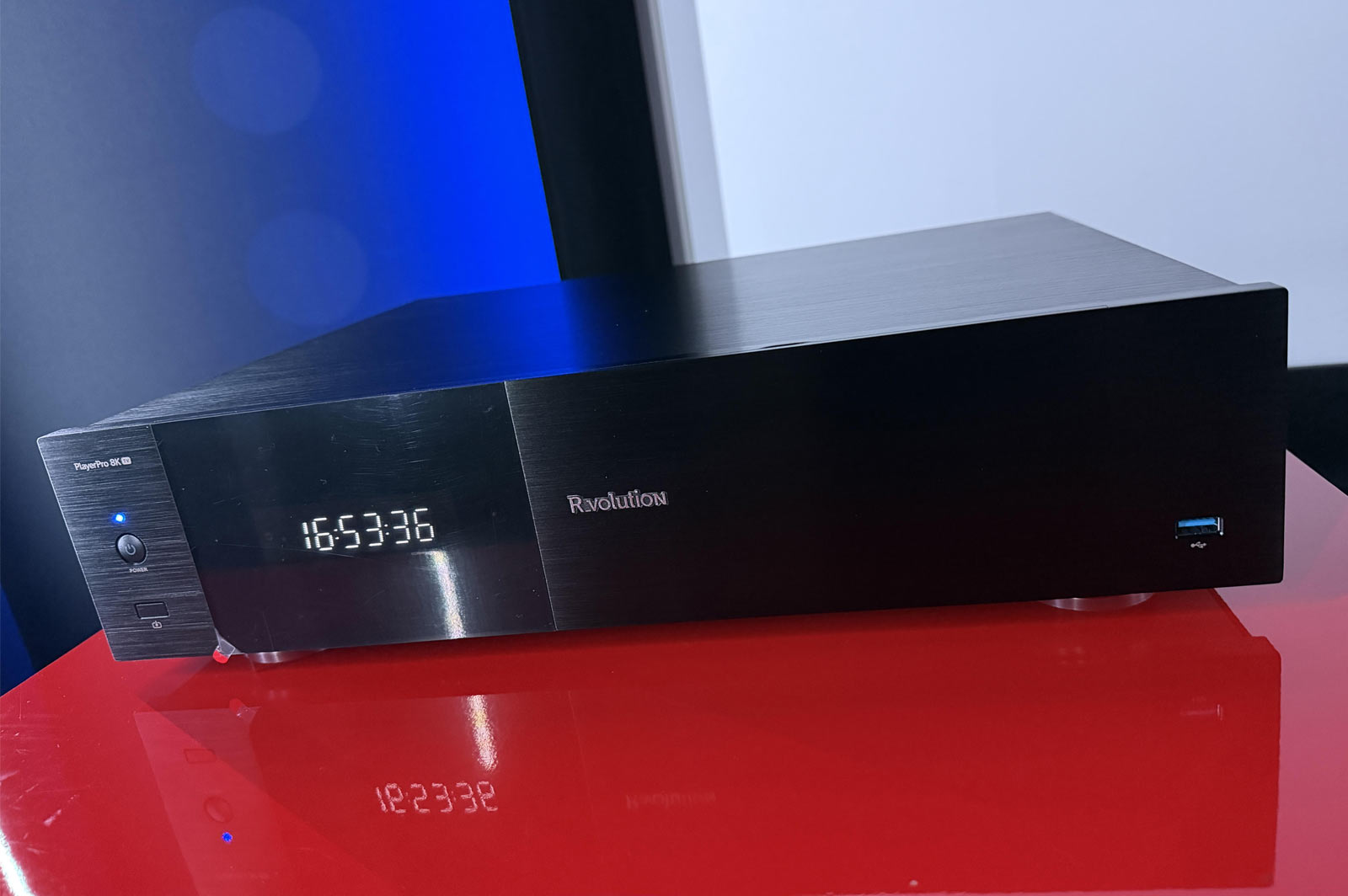 R_volution Player Pro 8K TV