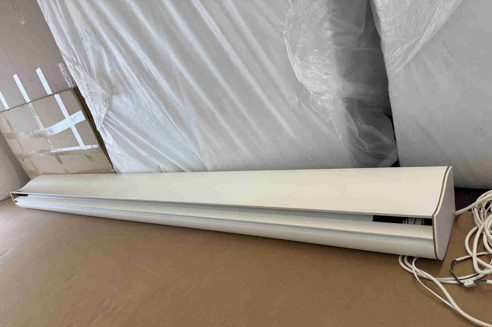 VnX Atlantis Multiformat 224cm Motorleinwand