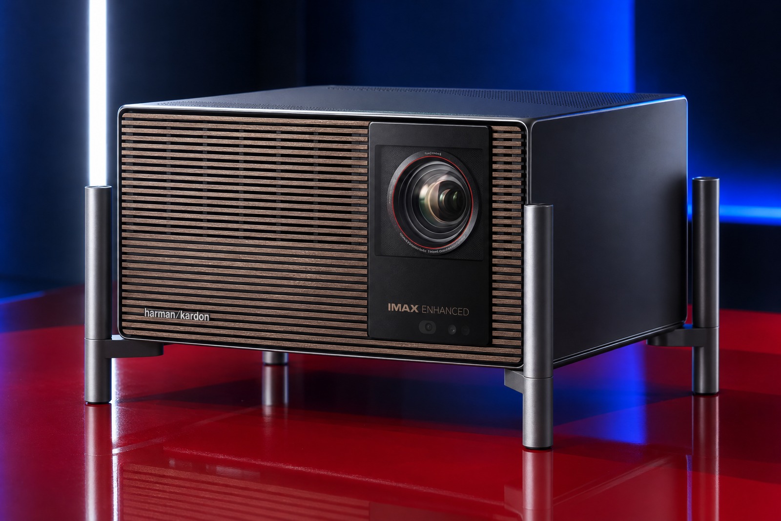 XGIMI TITAN Noir Ultra Max mit Holzstruktur-Front und Tischstand